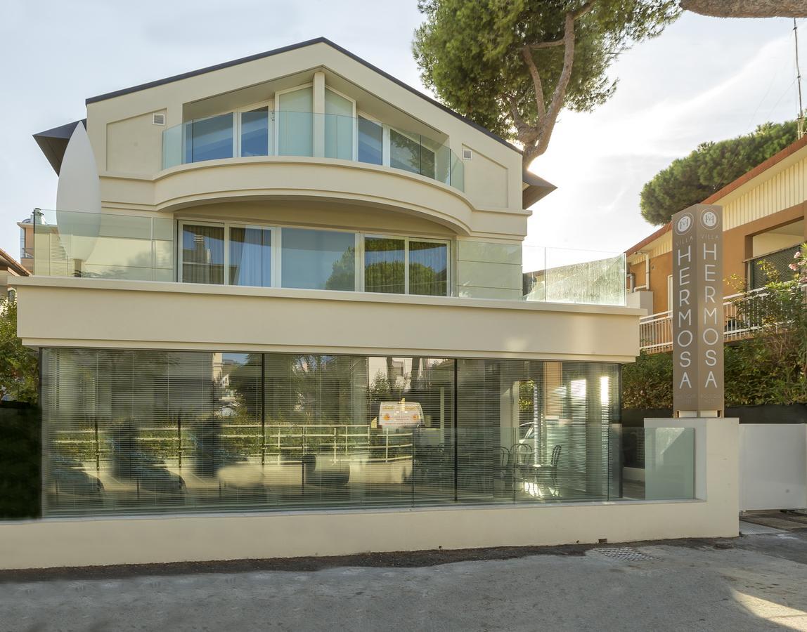 Hotel Villa Hermosa Riccione Bagian luar foto